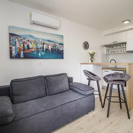 Apartment I Big Hill *