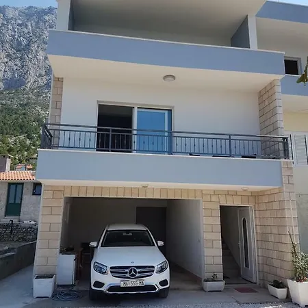 Apartment I Big Hill *