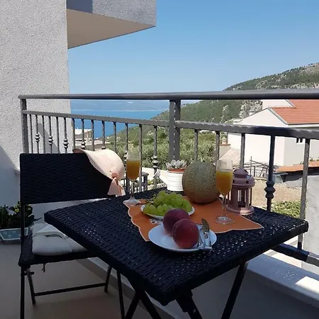 Apartment I Big Hill *