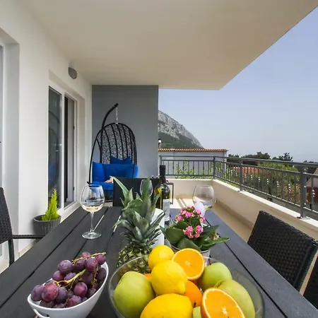 Apartment I Big Hill *