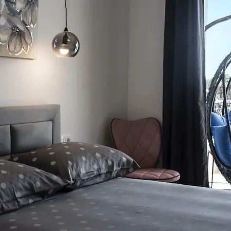 Apartment I Big Hill *