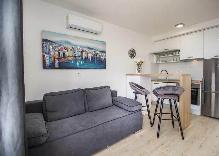 Apartment I Big Hill *