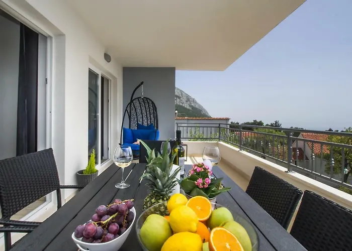 Apartment I Big Hill *